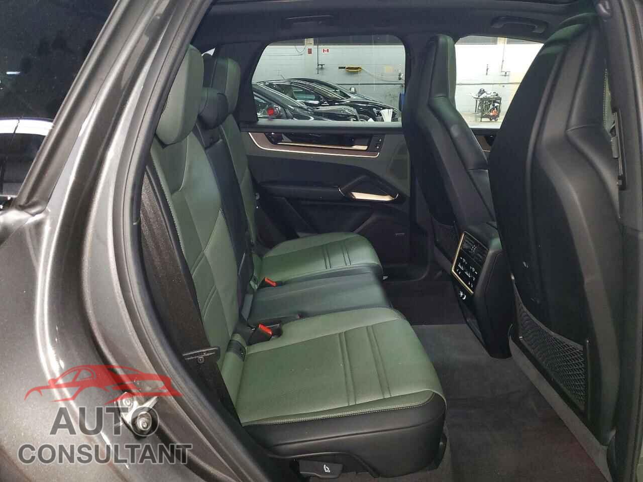 PORSCHE CAYENNE 2024 - WP1AA2AY1RDA14527