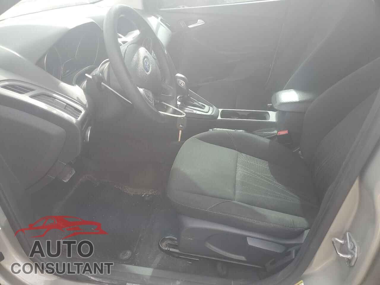 FORD FOCUS 2015 - 1FADP3F2XFL211503