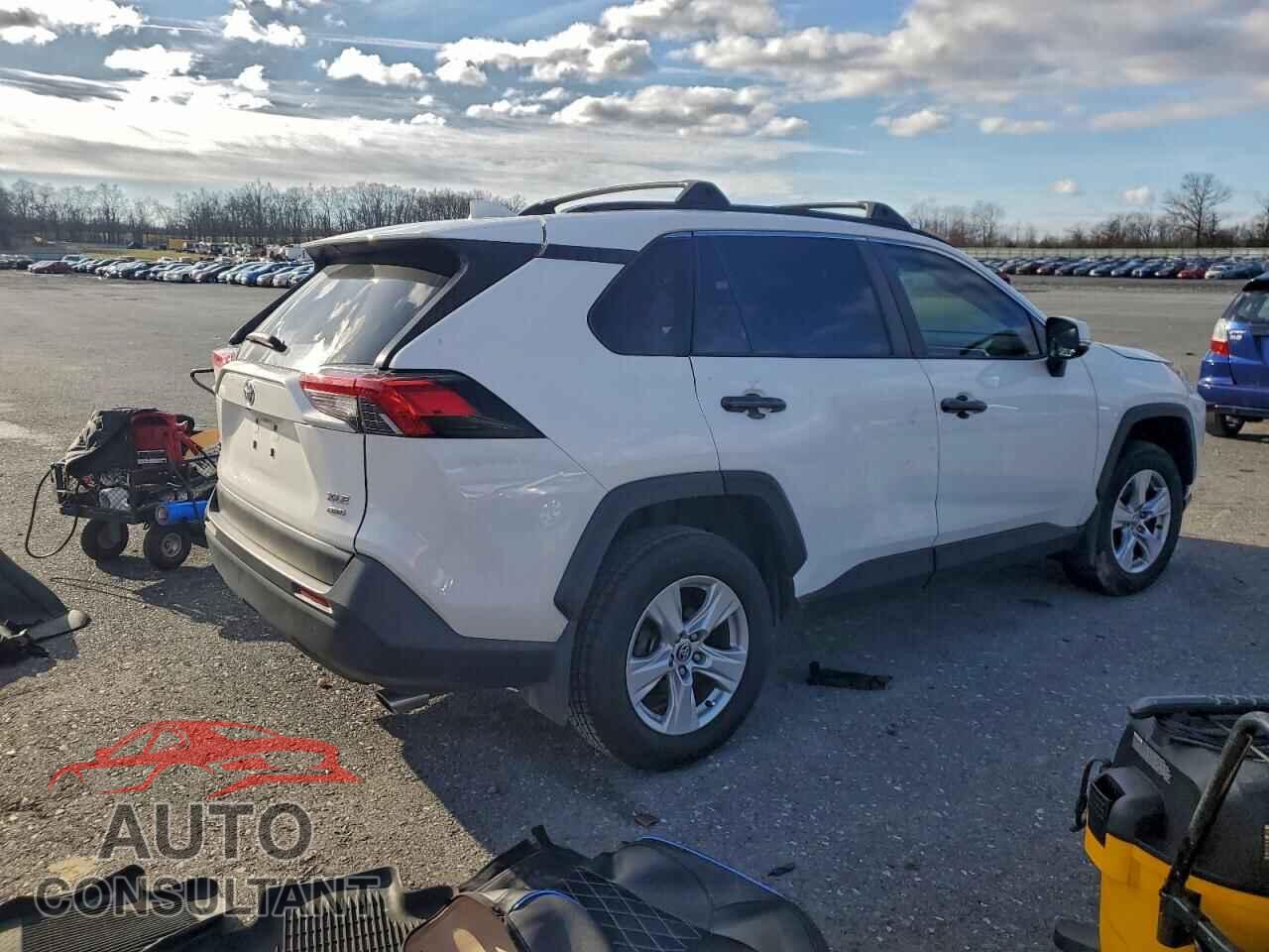 TOYOTA RAV4 2021 - JTMP1RFV8MD070170