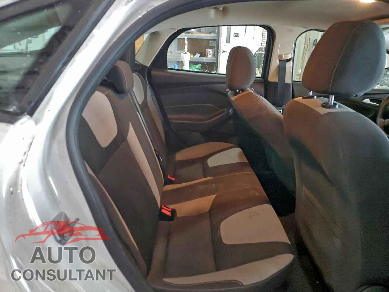FORD FOCUS 2014 - 1FADP3F27EL371112