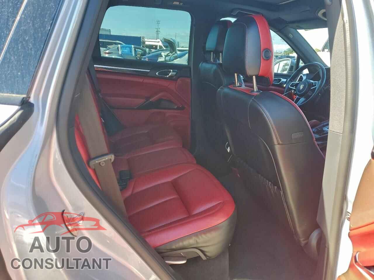 PORSCHE CAYENNE 2017 - WP1AA2A20HKA89192