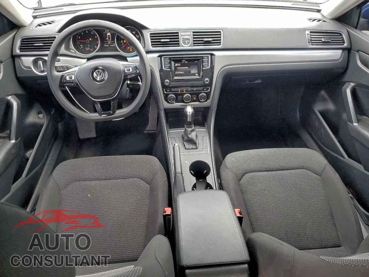 VOLKSWAGEN PASSAT 2017 - 1VWAT7A39HC076966