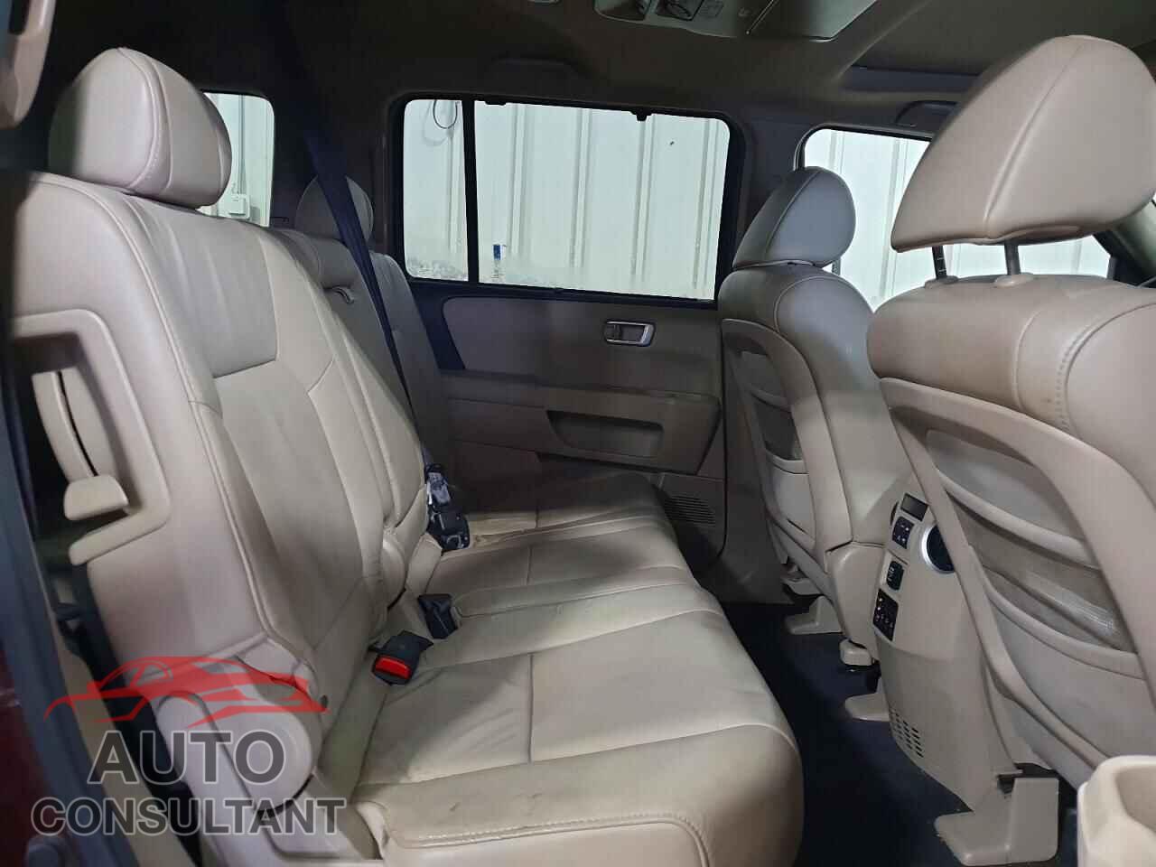 HONDA PILOT 2011 - 5FNYF4H95BB026111
