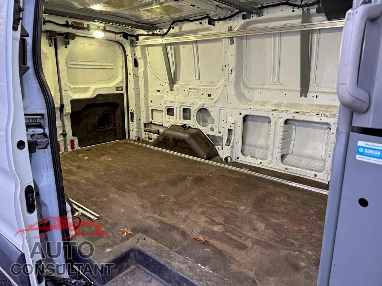 FORD TRANSIT 2015 - 1FTNE1YM4FKB00880