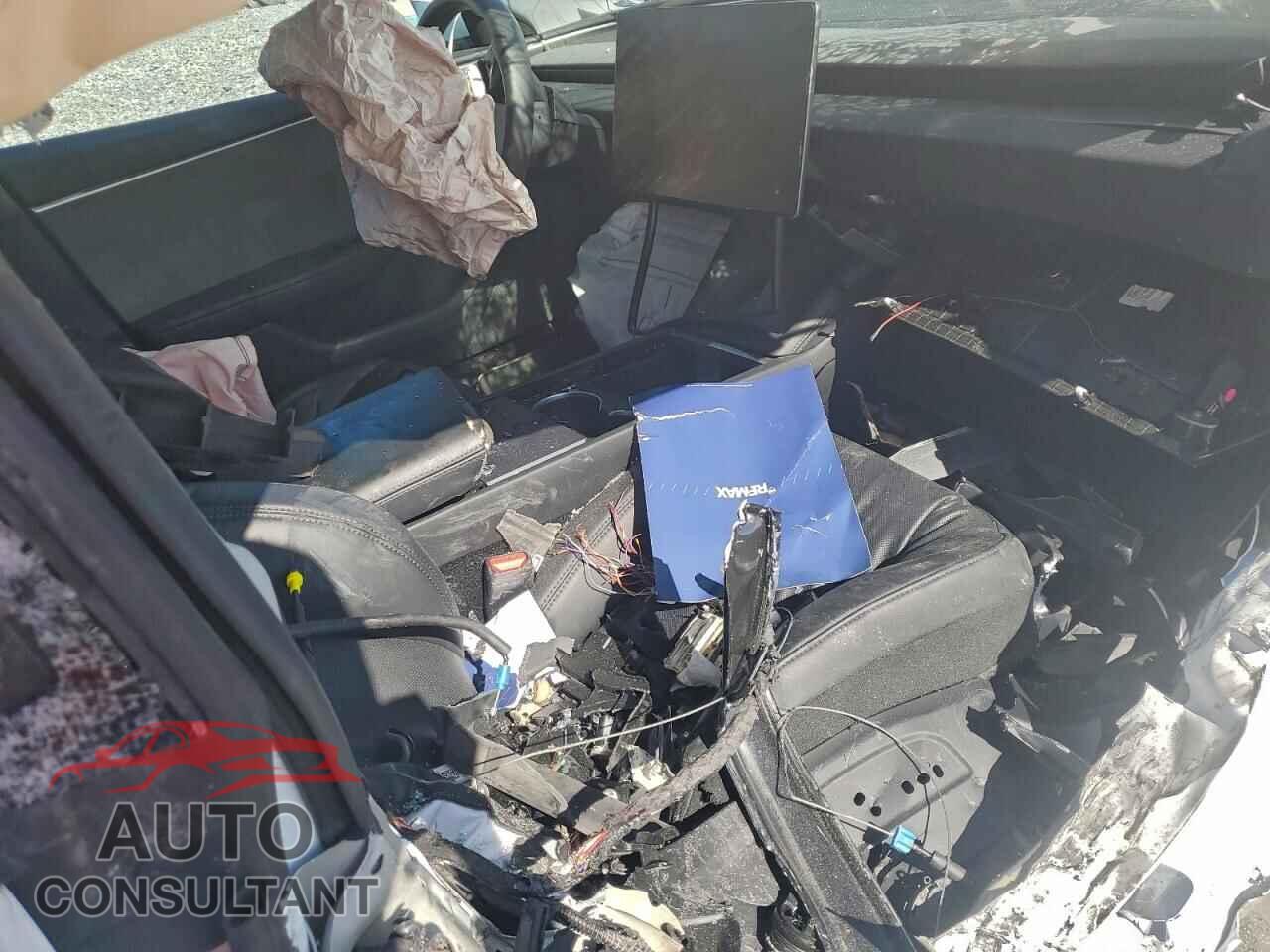 TESLA MODEL 3 2024 - 5YJ3E1EA6RF832575