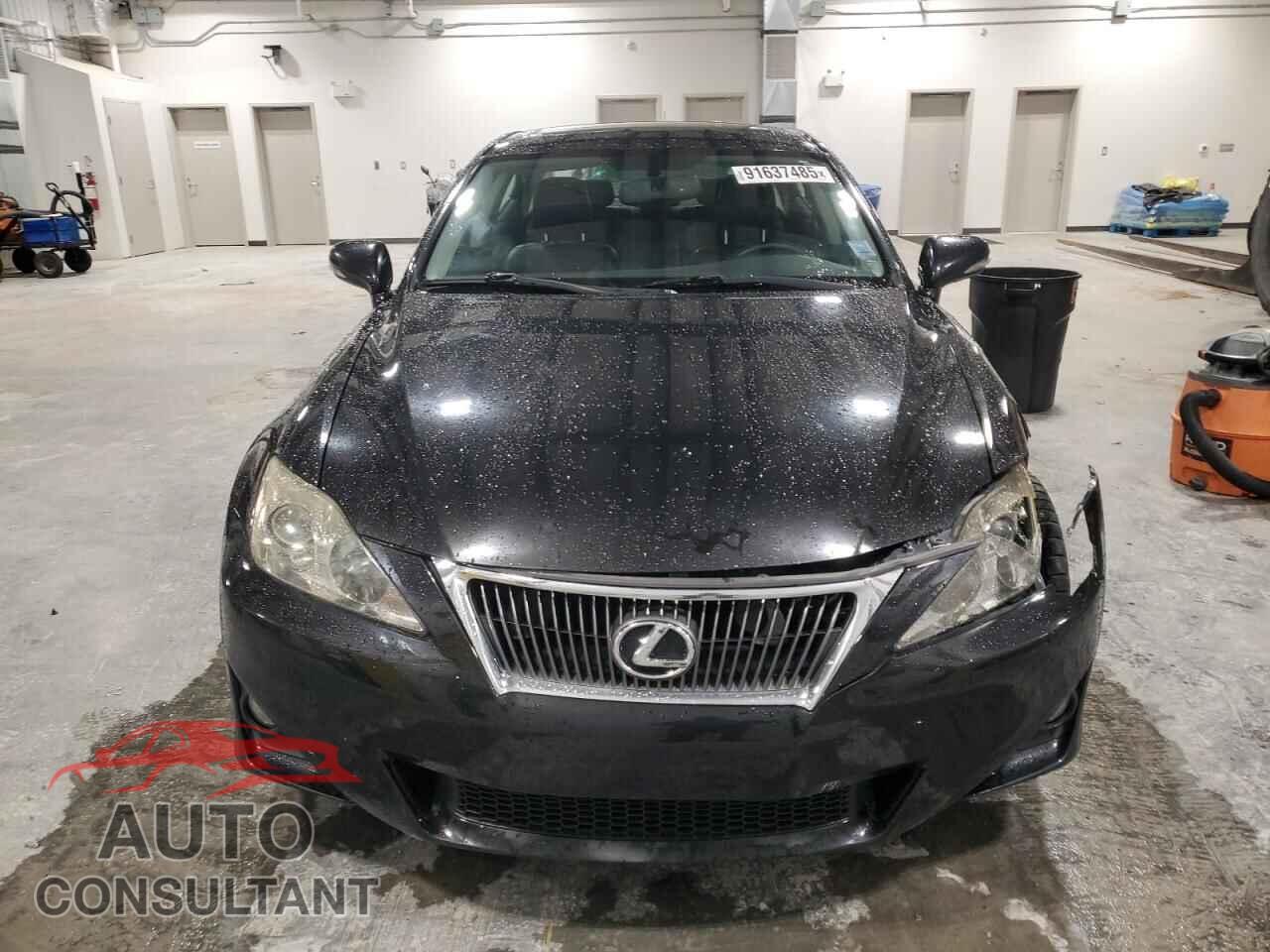 LEXUS IS 2011 - JTHCF5C28B5045259