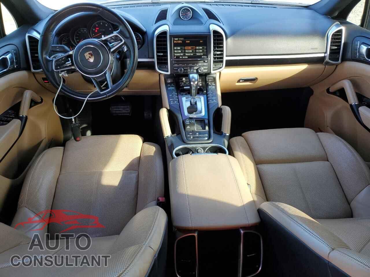 PORSCHE CAYENNE 2016 - WP1AA2A29GKA12268