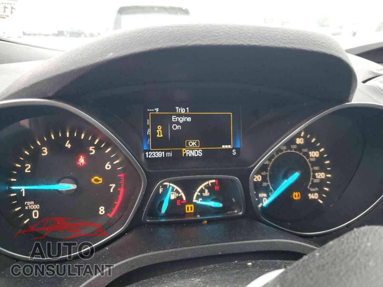 FORD ESCAPE 2017 - 1FMCU0GD1HUC87424