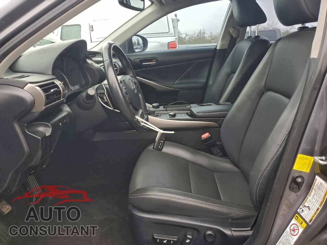 LEXUS IS 2015 - JTHBF1D20F5058628
