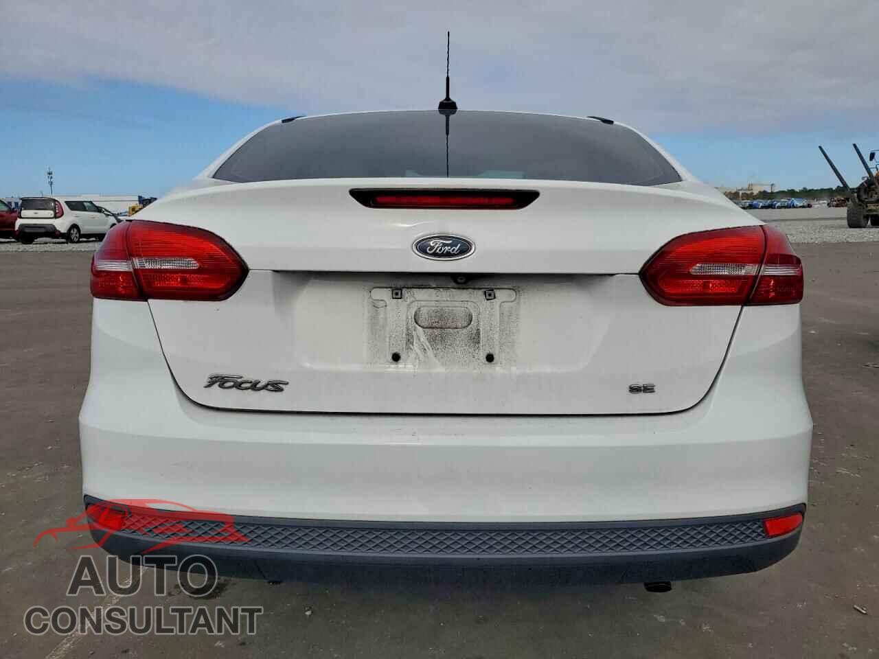 FORD FOCUS 2017 - 1FADP3F26HL266324