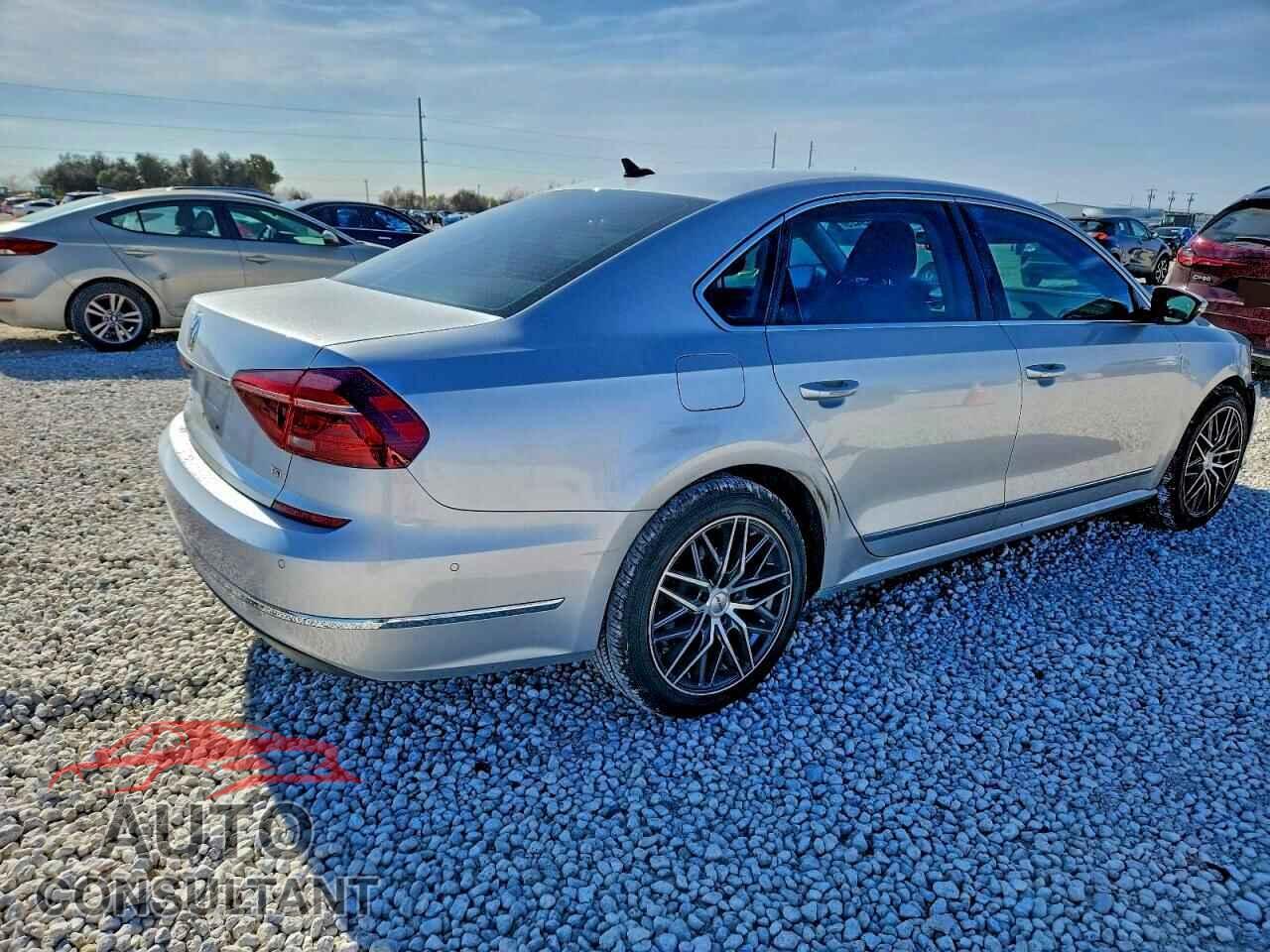 VOLKSWAGEN PASSAT 2017 - 1VWCT7A33HC025892