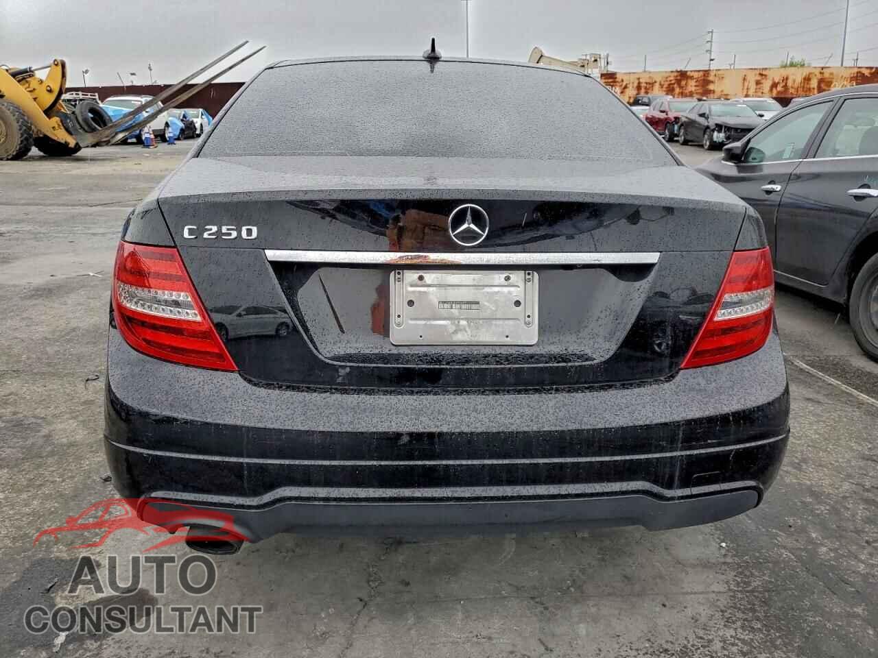 MERCEDES-BENZ C-CLASS 2013 - WDDGF4HB1DA786357