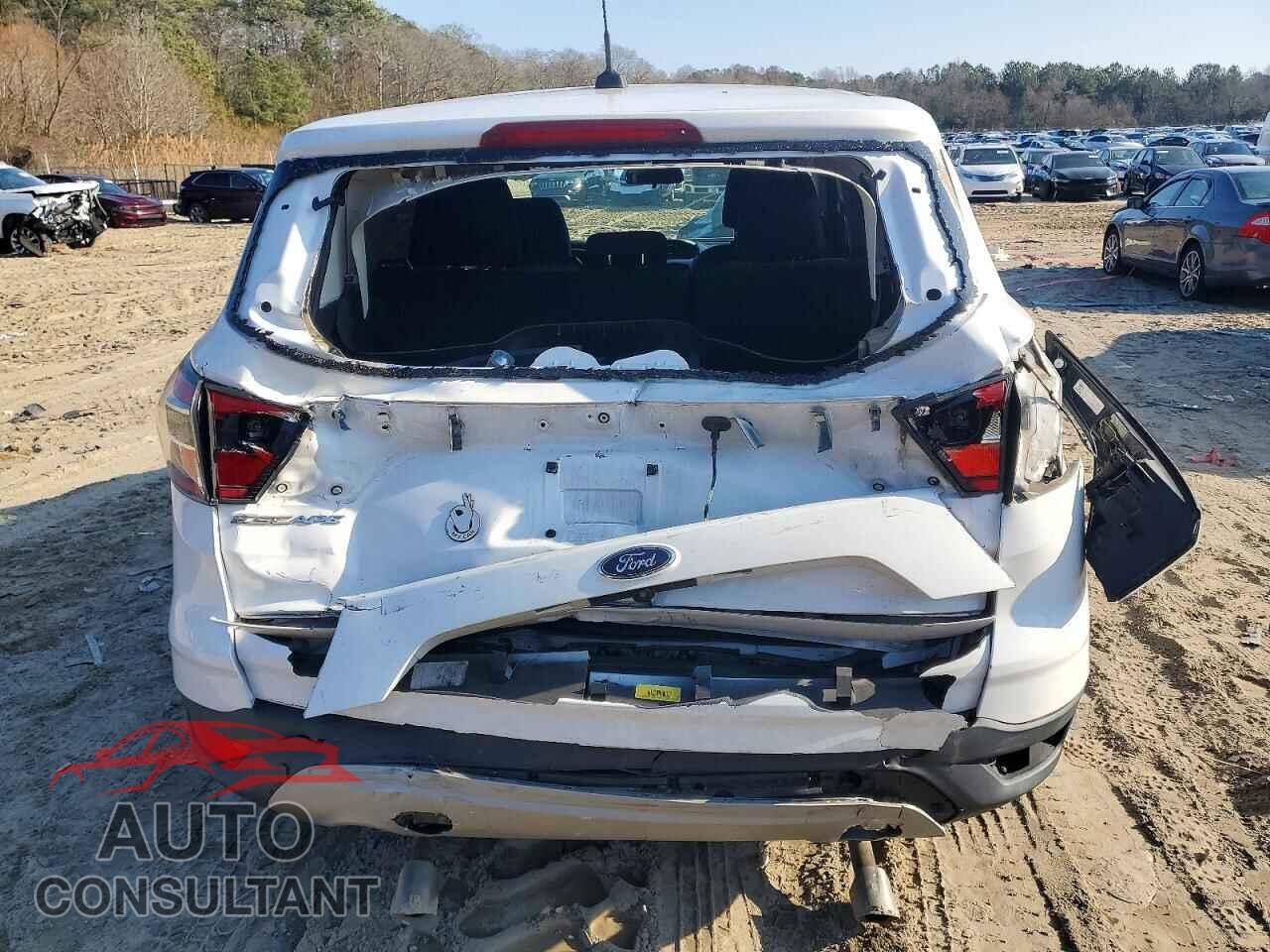 FORD ESCAPE 2017 - 1FMCU0G91HUB04826