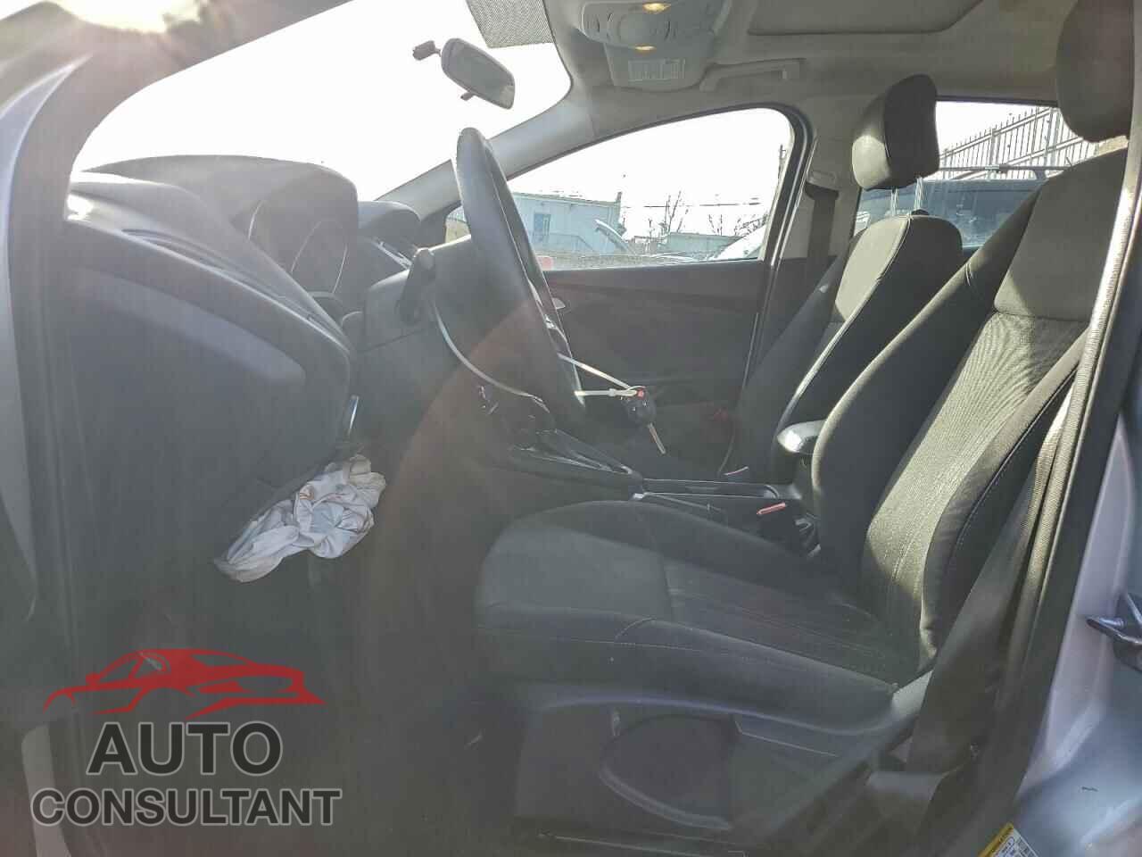 FORD FOCUS 2015 - 1FADP3F29FL293028