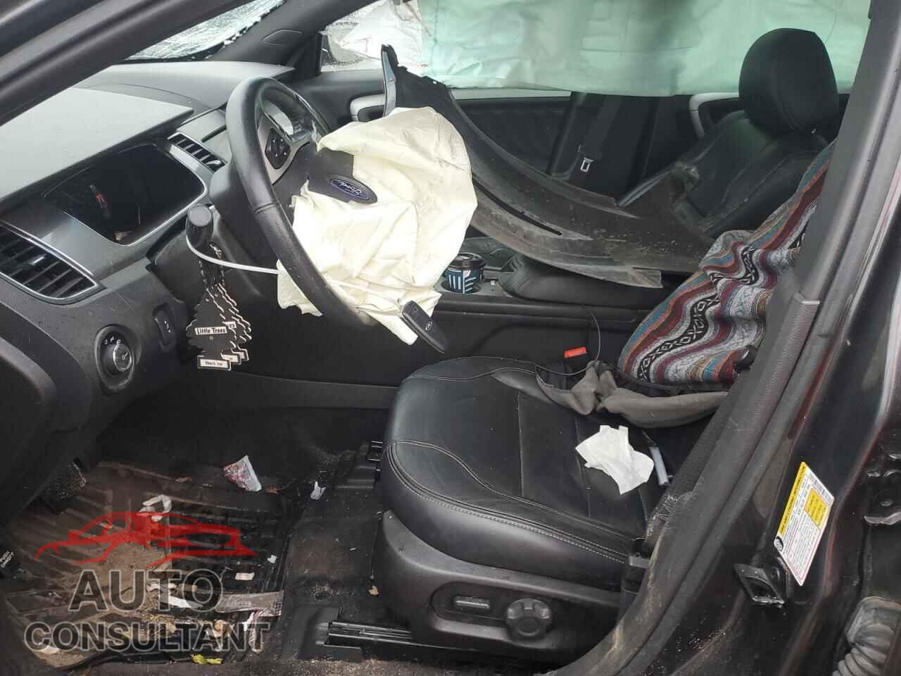FORD TAURUS 2018 - 1FAHP2E80JG107024