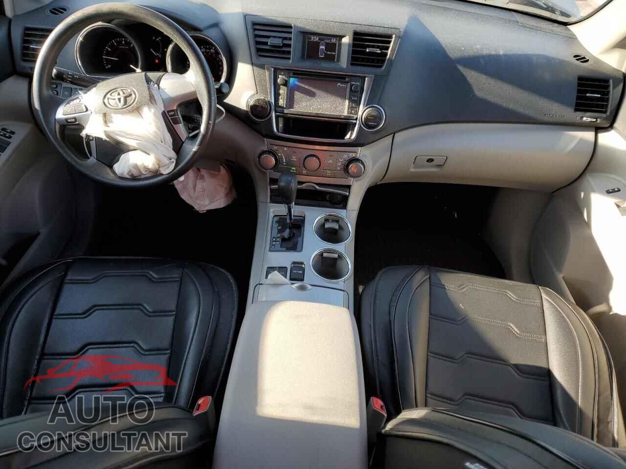 TOYOTA HIGHLANDER 2013 - 5TDBK3EH8DS229306