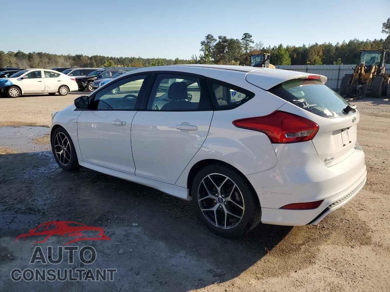 FORD FOCUS 2015 - 1FADP3K21FL214456
