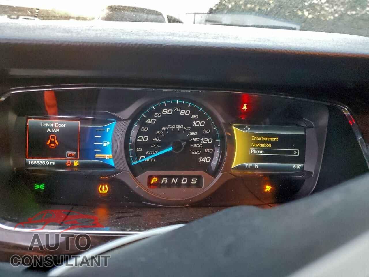 FORD TAURUS 2018 - 1FAHP2F81JG111002