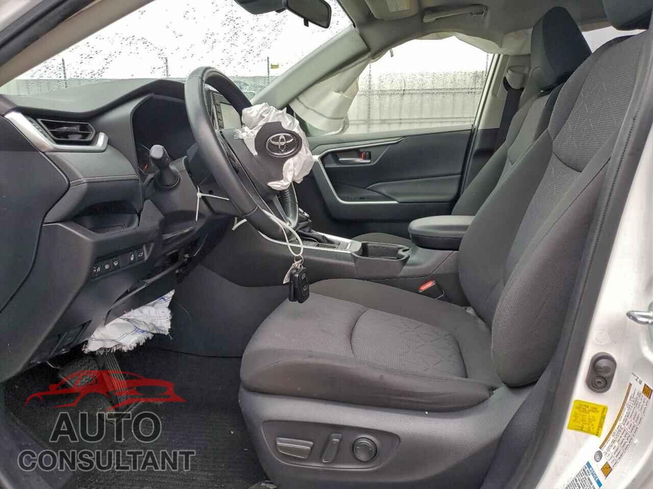 TOYOTA RAV4 2020 - JTMP1RFV8LD060348
