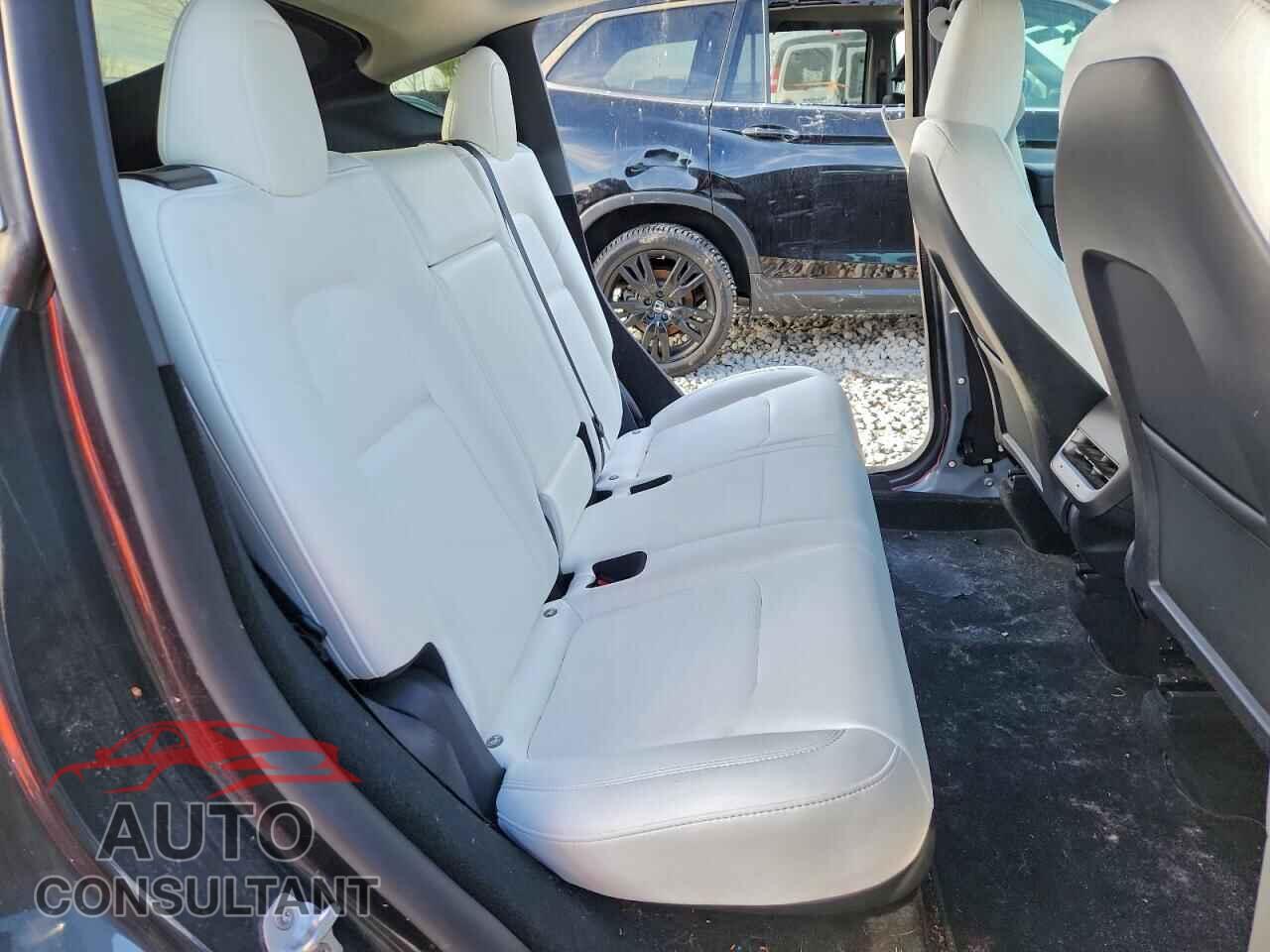 TESLA MODEL Y 2024 - 7SAYGDEEXRF063716