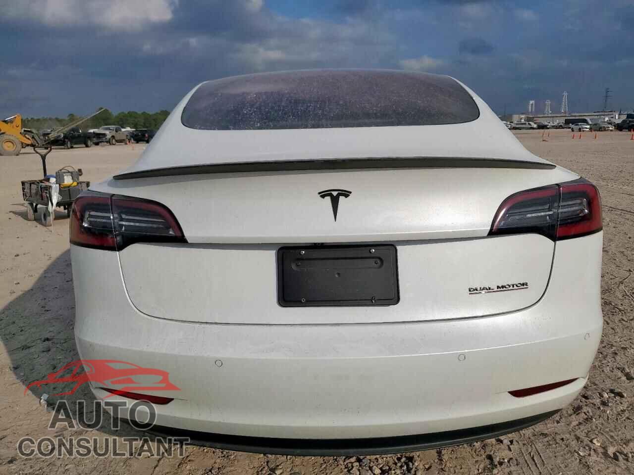 TESLA MODEL 3 2018 - 5YJ3E1EB5JF186023
