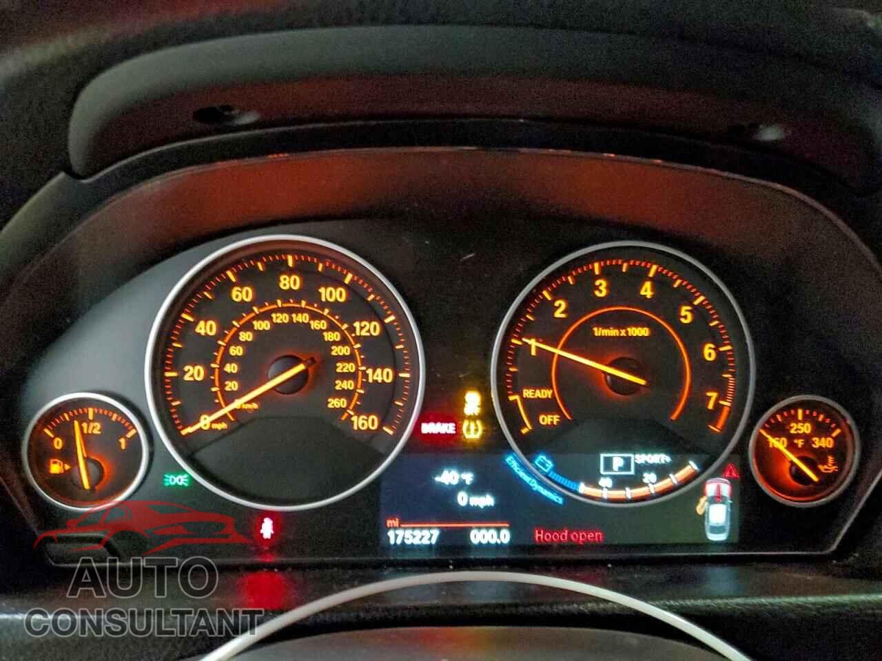 BMW 3 SERIES 2016 - WBA8E3G59GNU38467