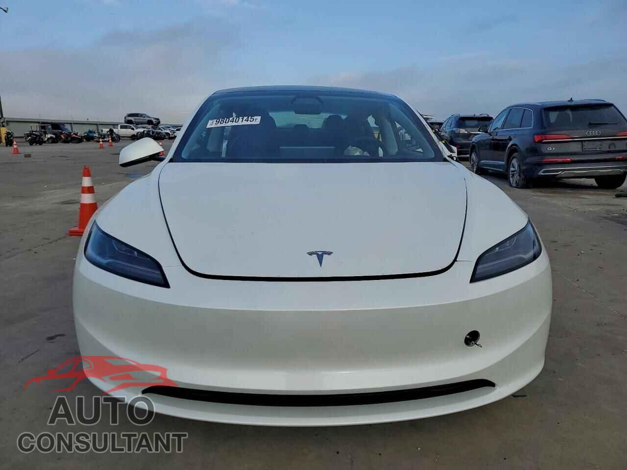 TESLA MODEL 3 2024 - 5YJ3E1EA9RF869877