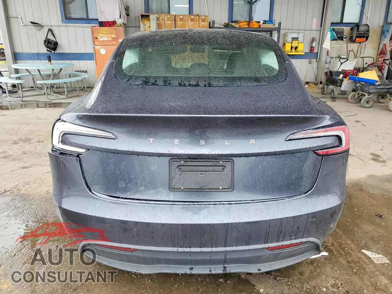 TESLA MODEL 3 2024 - 5YJ3E1EA8RF744577