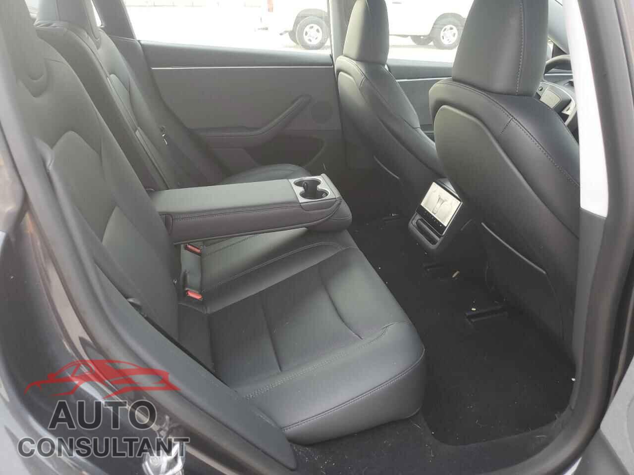 TESLA MODEL 3 2025 - 5YJ3E1EA3SF884736