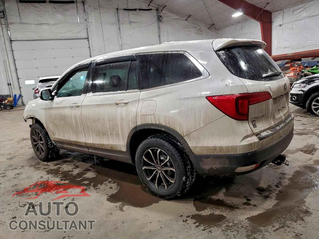 HONDA PILOT 2017 - 5FNYF6H52HB020204