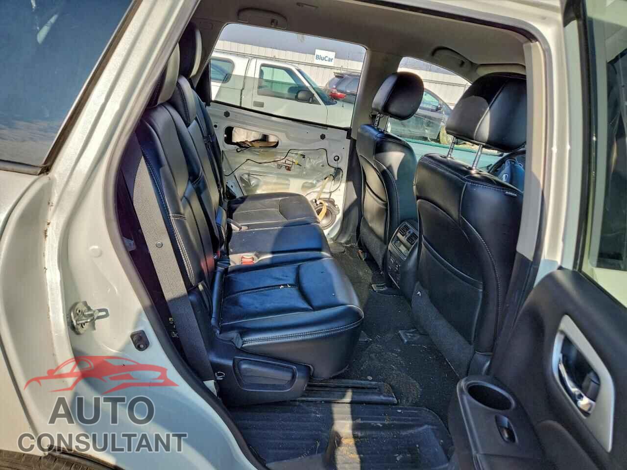 NISSAN PATHFINDER 2017 - 5N1DR2MM9HC683564