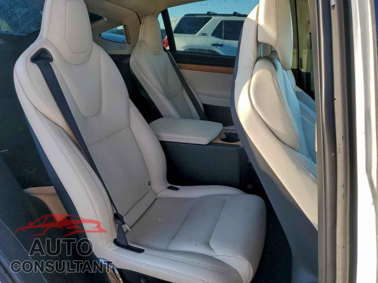 TESLA MODEL X 2018 - 5YJXCBE21JF133753