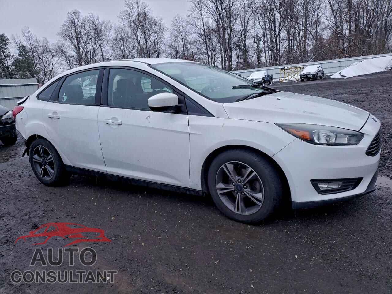 FORD FOCUS 2018 - 1FADP3FE3JL201317