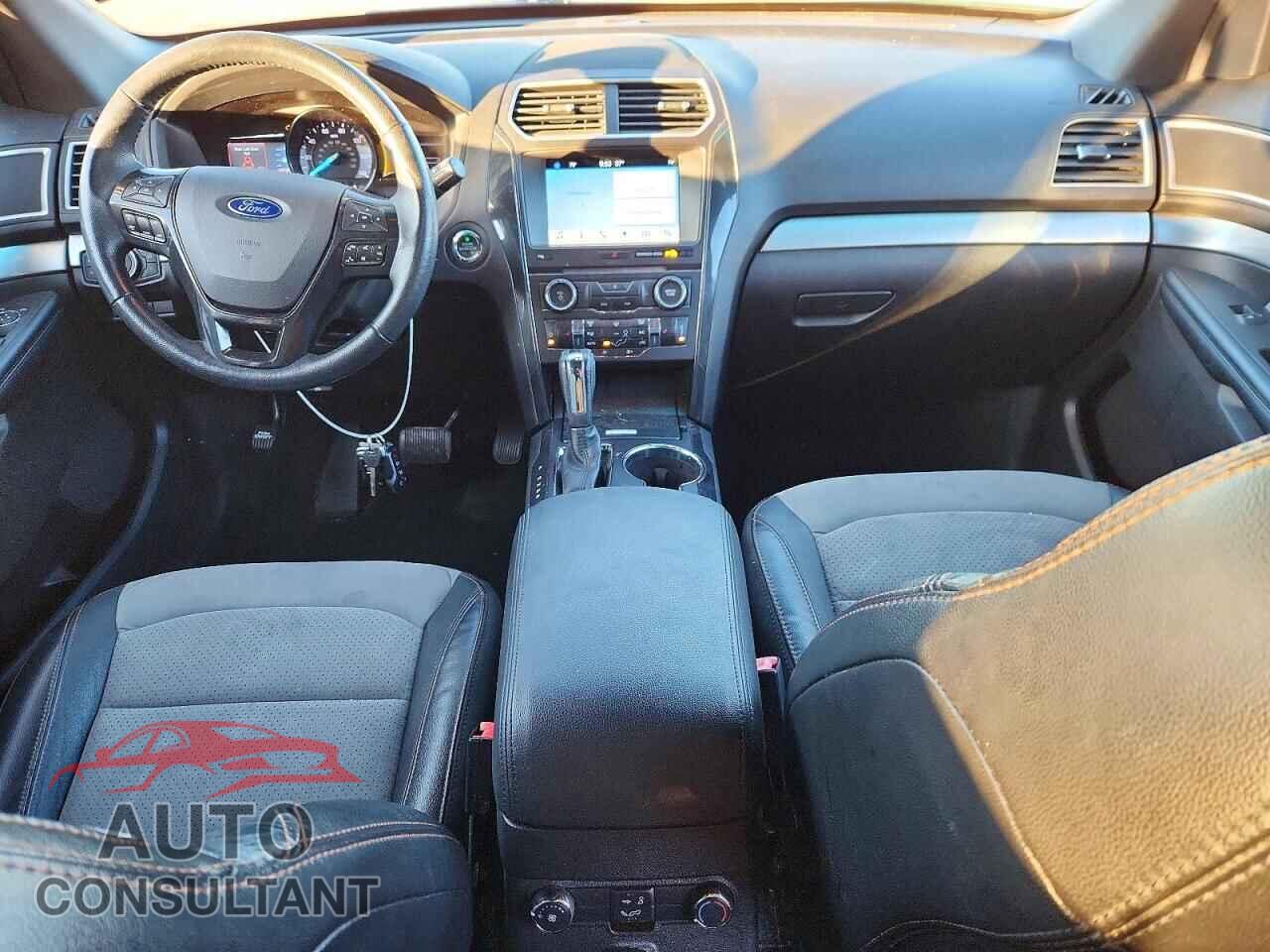 FORD EXPLORER 2017 - 1FM5K7D82HGB12385