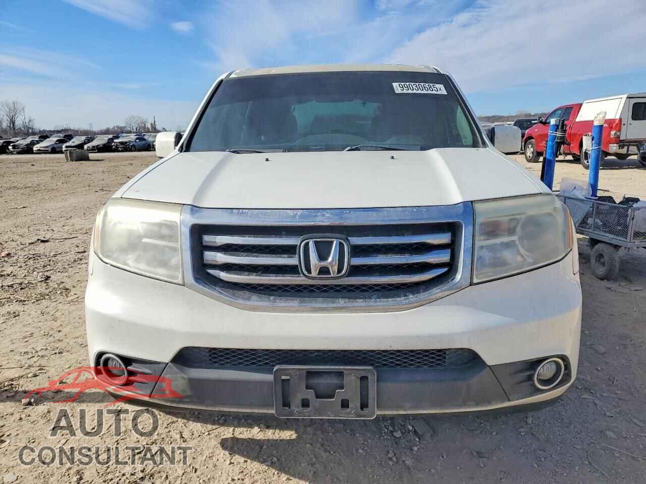 HONDA PILOT 2015 - 5FNYF4H3XFB068372