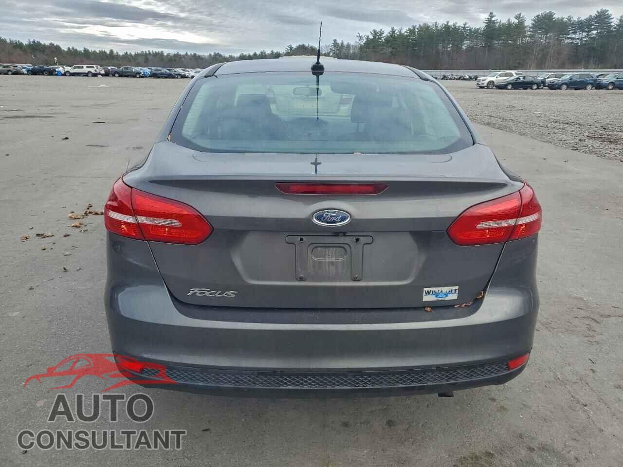 FORD FOCUS 2015 - 1FADP3E27FL310555