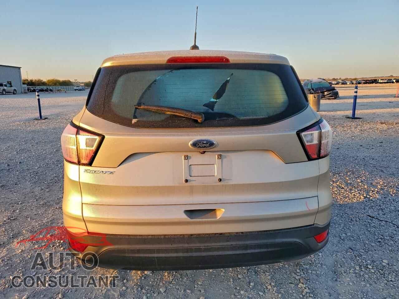 FORD ESCAPE 2017 - 1FMCU0F79HUC44493
