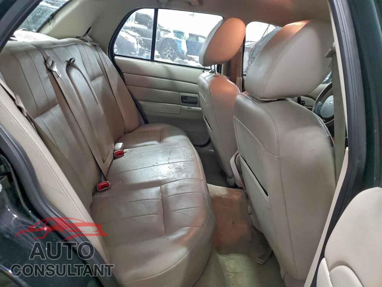 FORD CROWN VIC 2011 - 2FABP7EV8BX174846