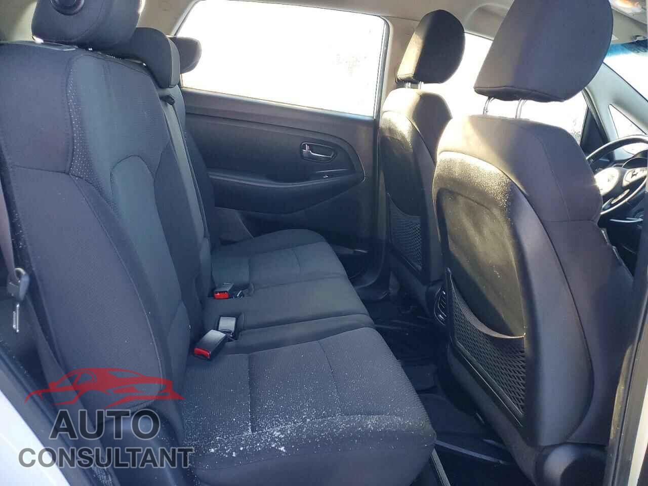 KIA RONDO 2014 - KNAHT8A37E7067448