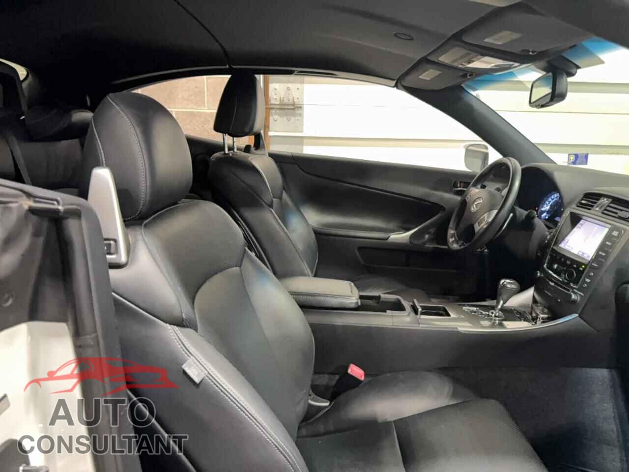 LEXUS IS 2015 - JTHFF2C24F2531960