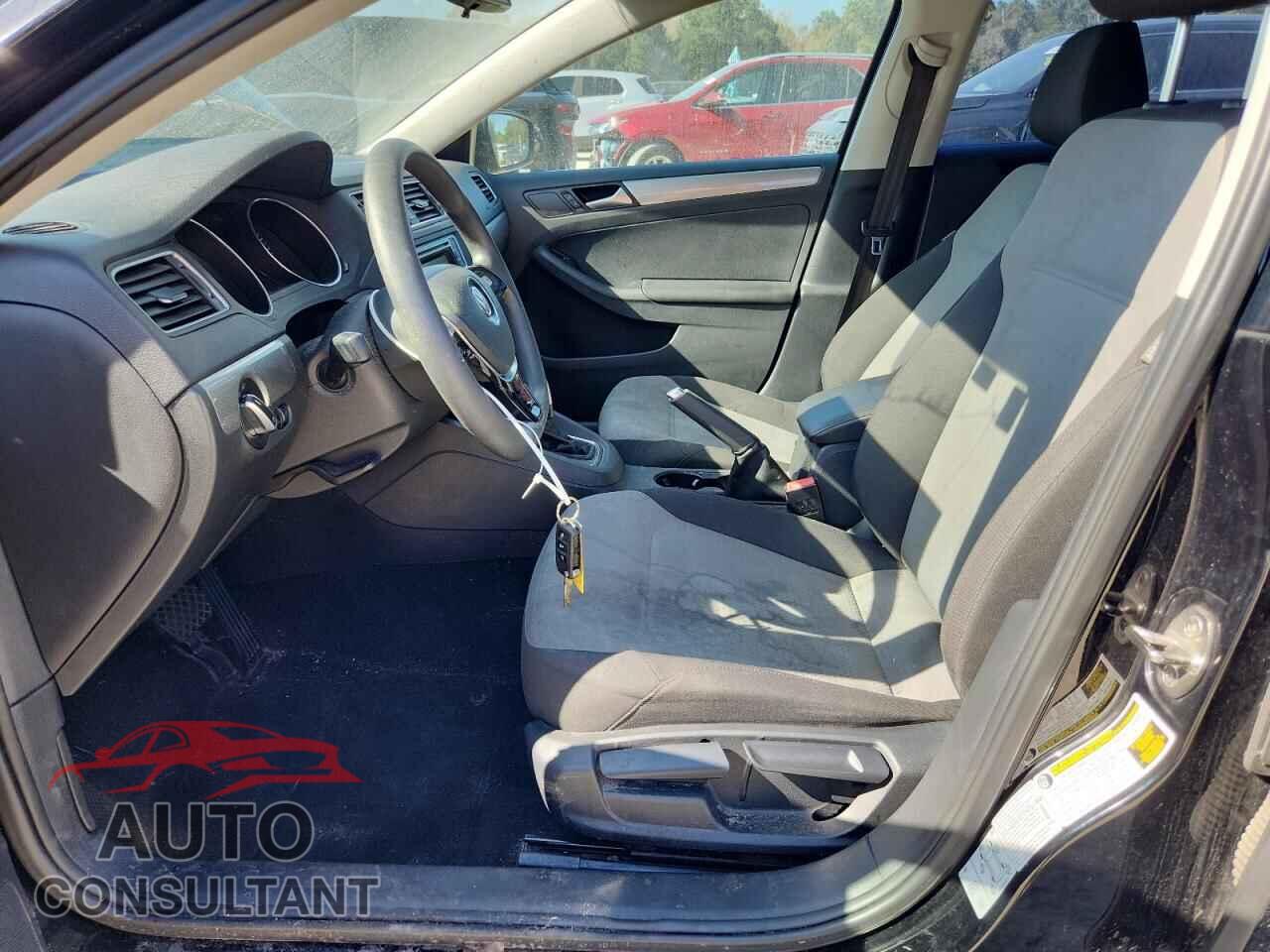 VOLKSWAGEN JETTA 2017 - 3VW2B7AJ4HM319393