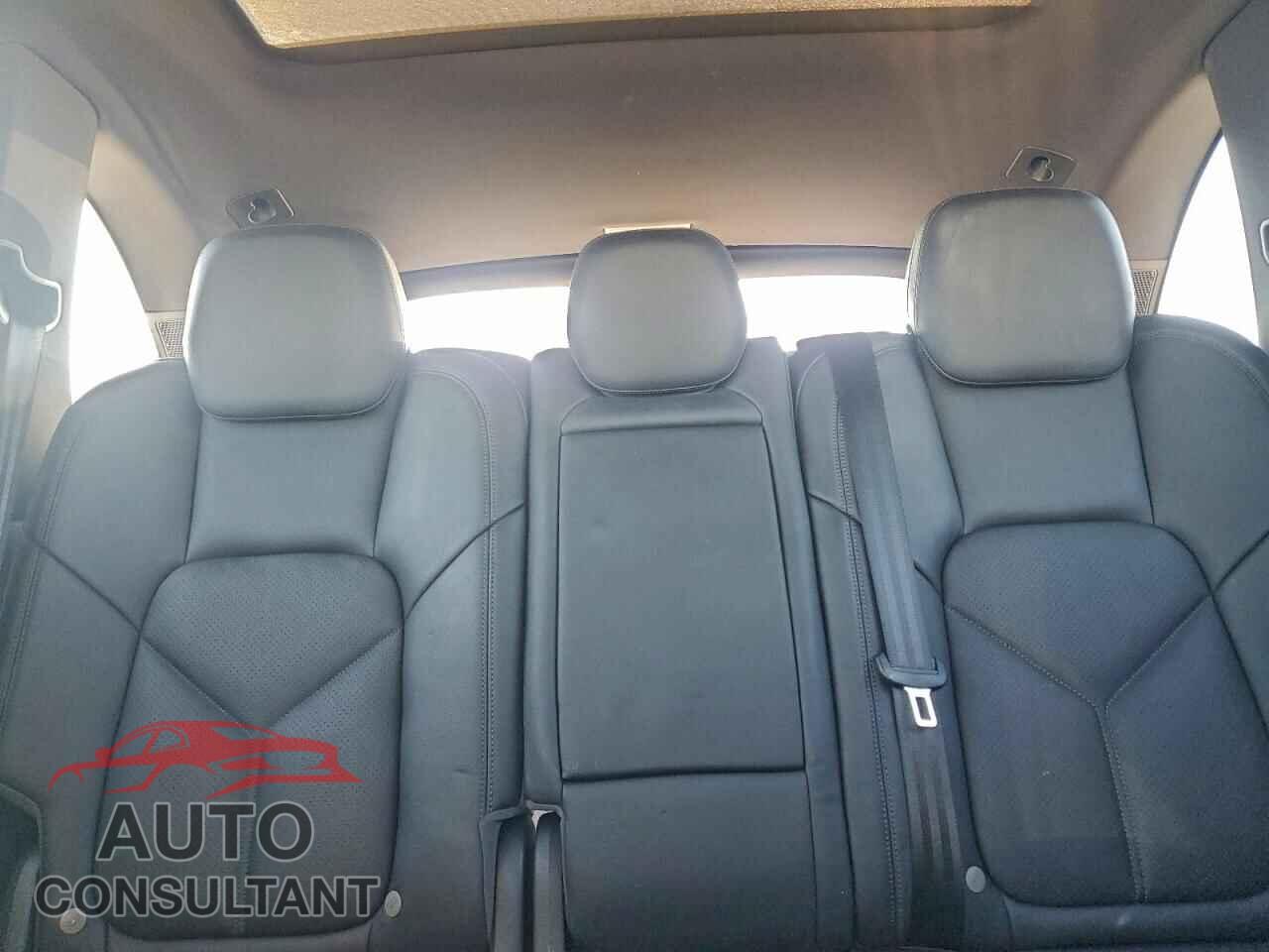 PORSCHE CAYENNE 2016 - WP1AA2A23GLA10977