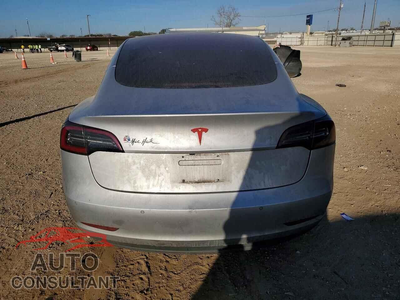 TESLA MODEL 3 2018 - 5YJ3E1EA6JF037417