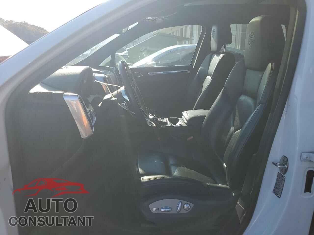 PORSCHE CAYENNE 2017 - WP1AA2A29HKA87795