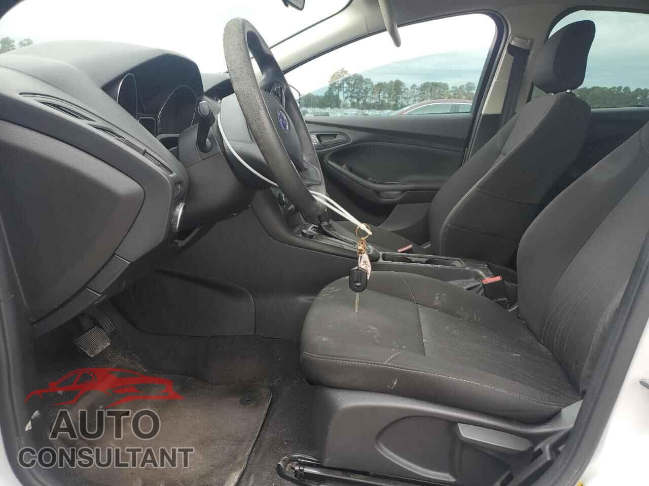 FORD FOCUS 2018 - 1FADP3E2XJL261084