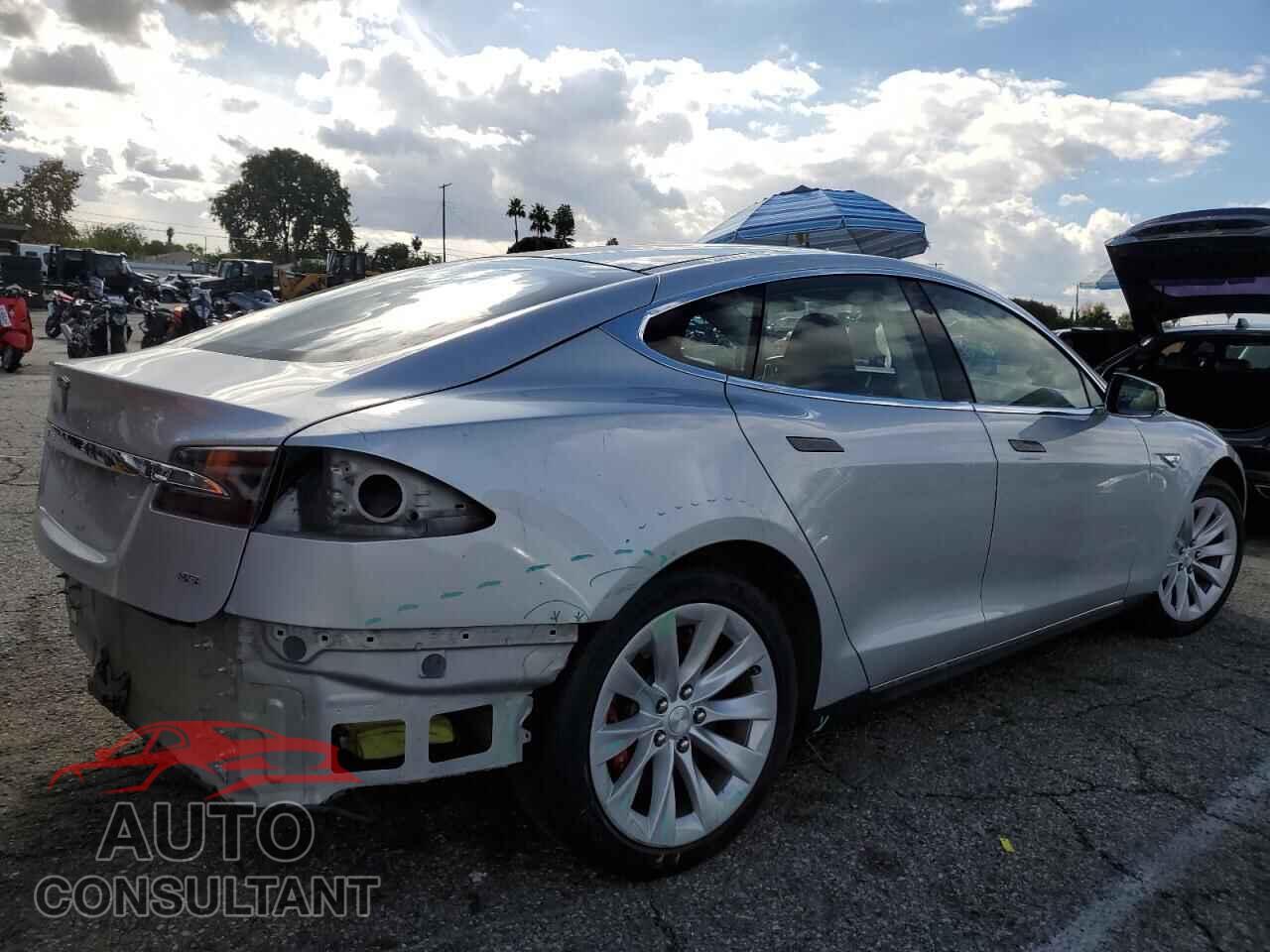 TESLA MODEL S 2014 - 5YJSA1H15EFP49815