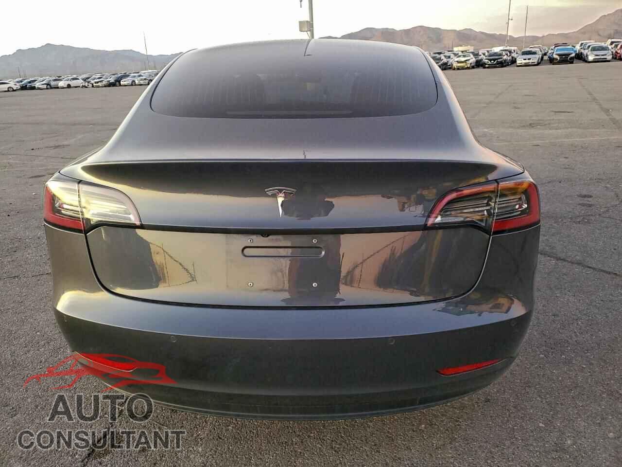 TESLA MODEL 3 2018 - 5YJ3E1EA9JF045253