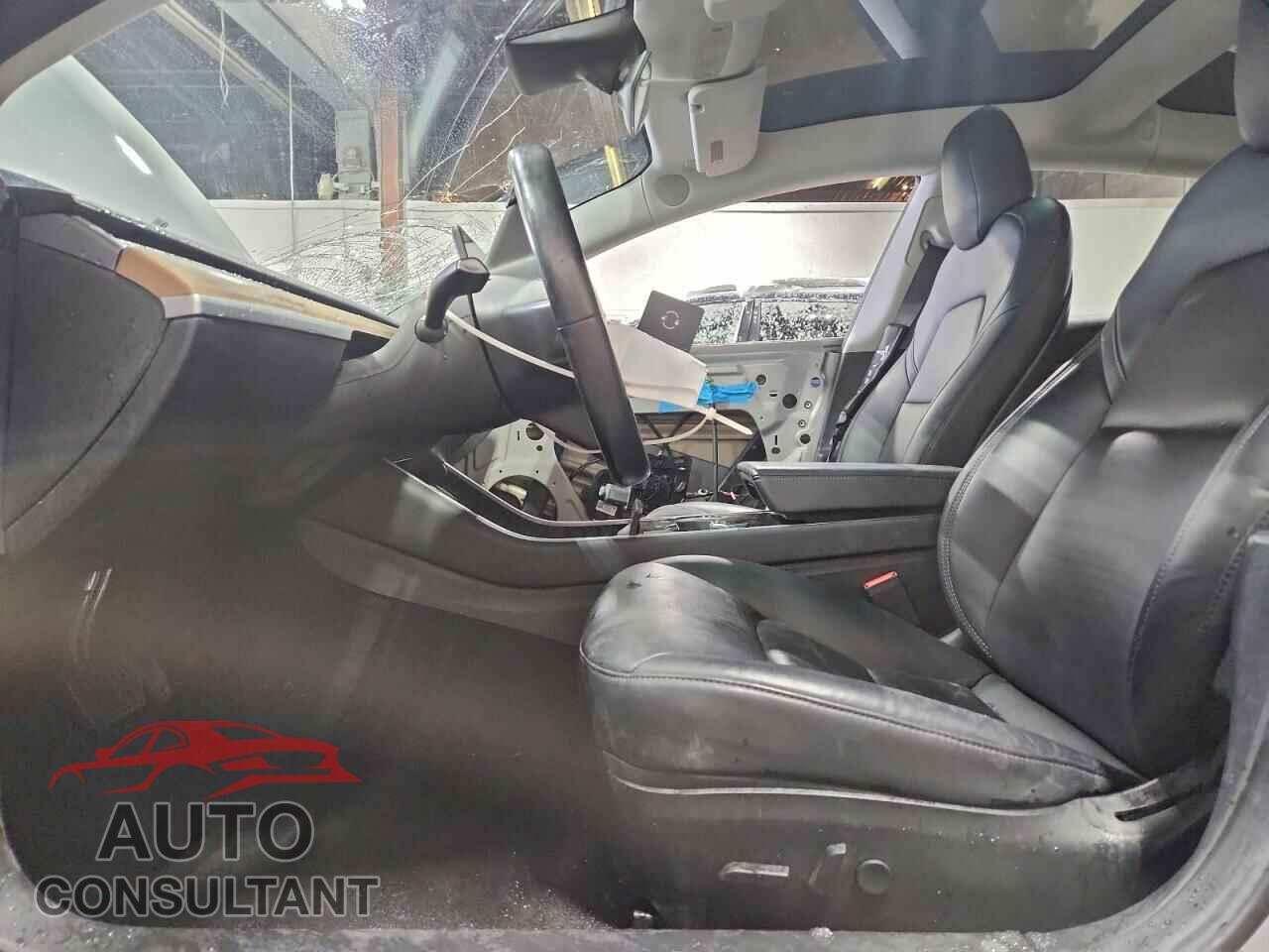TESLA MODEL 3 2018 - 5YJ3E1EB0JF087657