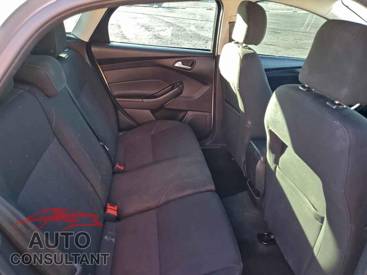 FORD FOCUS 2017 - 1FADP3K21HL271601