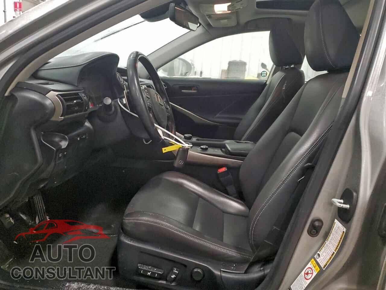 LEXUS IS 2018 - JTHC81D25J5029455